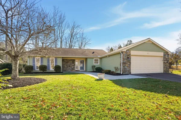 Property Slideshow image 3 of 39 | 847 woodmont rd, Annapolis, MD, 21401