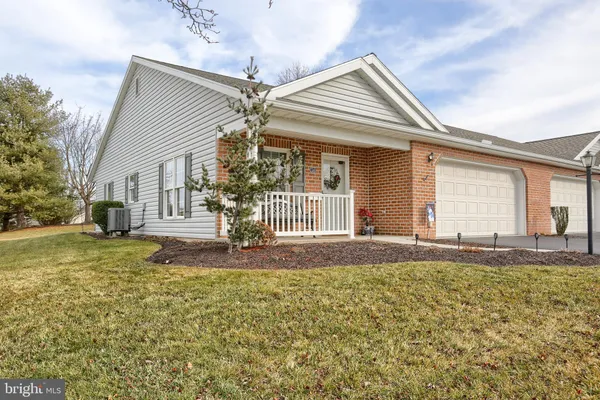 Property Slideshow image 2 of 25 | 14 creek bank dr, Mechanicsburg, PA, 17050