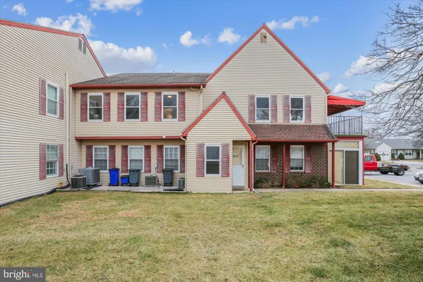Property Slideshow image 2 of 41 | 6996 basswood rd h, Frederick, MD, 21703