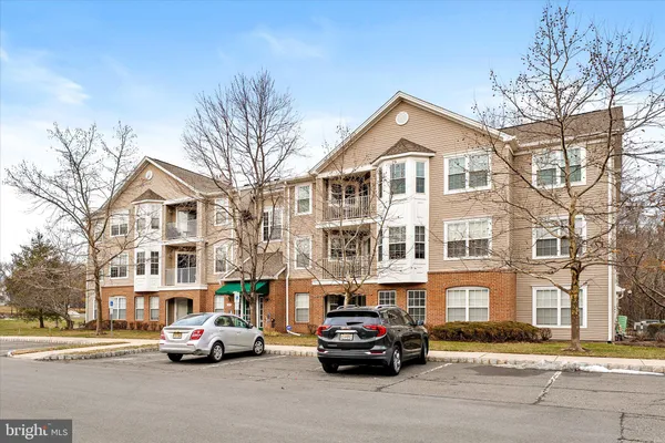 Property Slideshow image 3 of 43 | 414 mowat cir, Trenton, NJ, 08690