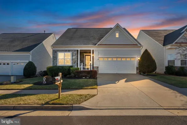 Property Slideshow image 2 of 34 | 6029 calumet ct, Gainesville, VA, 20155