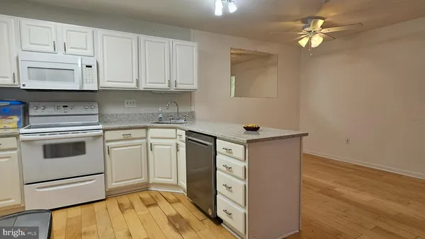 Property Slideshow image 3 of 27 | 2001 rudy serra dr 1b, Sykesville, MD, 21784