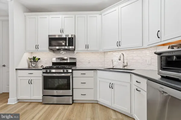 Property Slideshow image 3 of 33 | 5211 meridian blvd, Warrington, PA, 18976