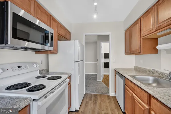 Property Slideshow image 3 of 21 | 15320 pine orchard dr 83-c1, Silver Spring, MD, 20906