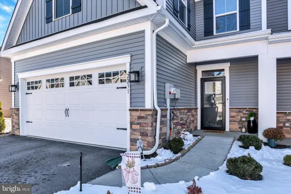 Property Slideshow image 2 of 28 | 2231 caroline ln, Harrisburg, PA, 17110