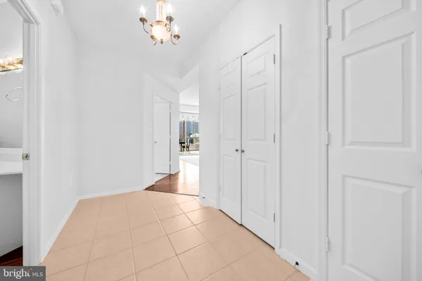 Property Slideshow image 2 of 28 | 19360 magnolia grove sq unit 412, Leesburg, VA, 20176