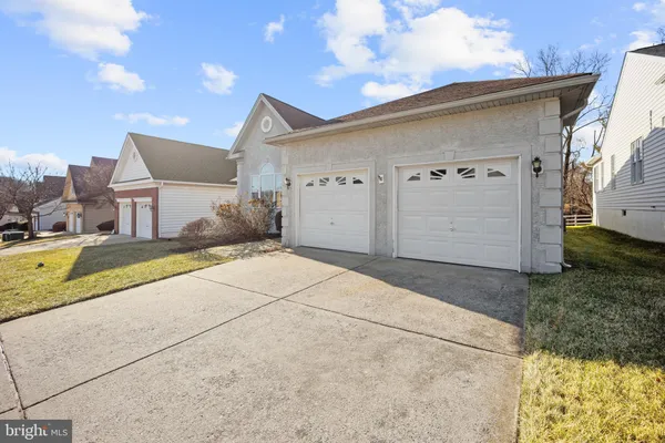 Property Slideshow image 2 of 52 | 8 cassin hill rd, Garnet Valley, PA, 19060