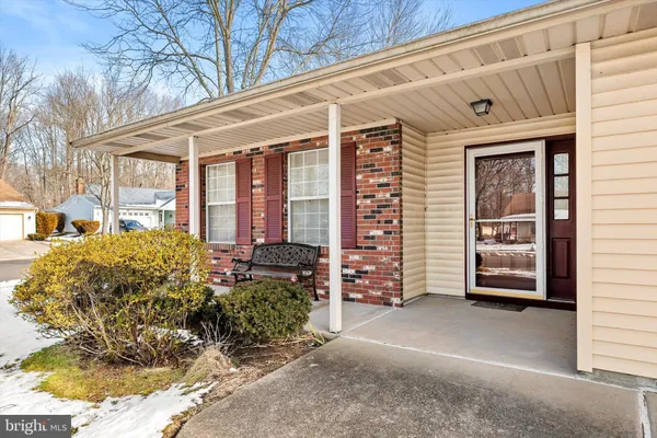 Property Slideshow image 3 of 30 | 2 fernwood ct, Columbus, NJ, 08022