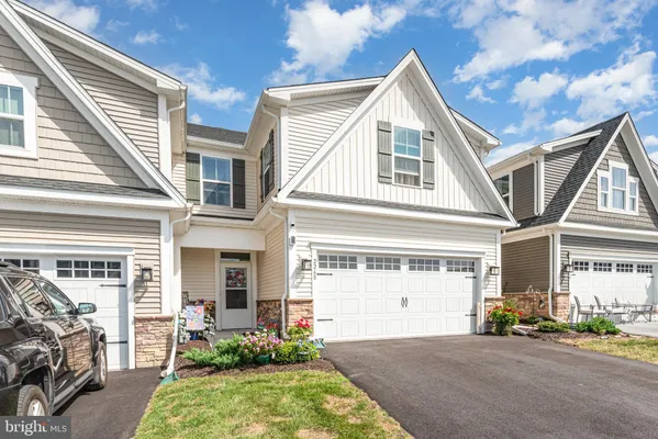 Property Slideshow image 3 of 43 | 2268 caroline ln, Harrisburg, PA, 17110