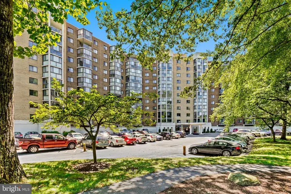 Property Slideshow image 2 of 47 | 15107 interlachen dr 2-716, Silver Spring, MD, 20906
