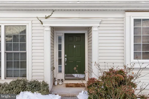 Property Slideshow image 2 of 33 | 413 clubside dr # 299, Taneytown, MD, 21787