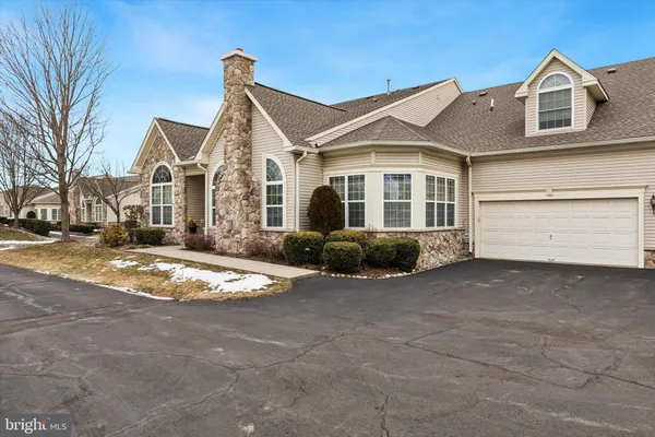 Property Slideshow image 2 of 34 | 209 fairway dr 118, Warminster, PA, 18974