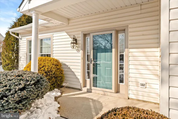 Property Slideshow image 2 of 23 | 14 covered bridge cir, Columbus, NJ, 08022