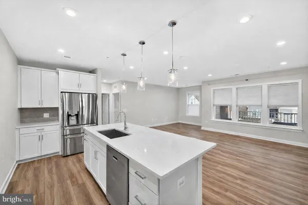 Property Slideshow image 3 of 60 | 21630 hawksbill high cir 204, Sterling, VA, 20164