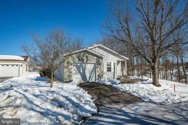 Property Slideshow image 2 of 26 | 524 butternut ct, New Hope, PA, 18938