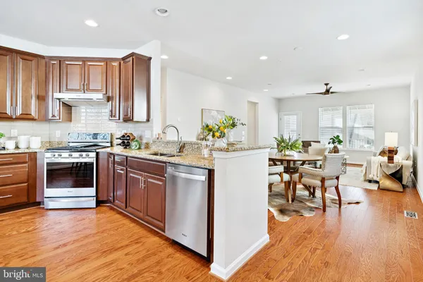 Property Slideshow image 3 of 42 | 21 fenwick dr, Fredericksburg, VA, 22406