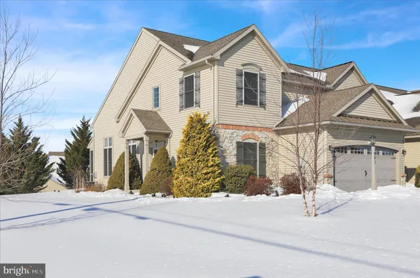 Property Slideshow image 2 of 34 | 901 lantern dr, Lebanon, PA, 17046