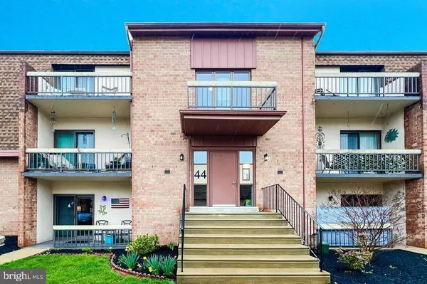 Property Slideshow image 3 of 13 | 44303 delaire landing rd 303, Philadelphia, PA, 19114