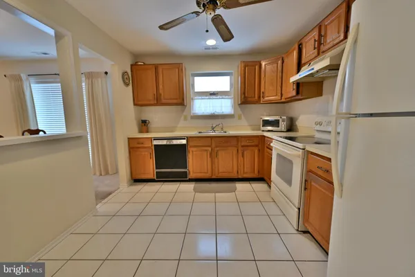 Property Slideshow image 2 of 51 | 12 windmill ct, Columbus, NJ, 08022