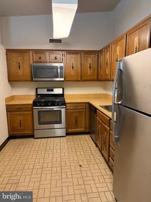 Property Slideshow image 3 of 30 | 67203 delaire landing rd 203, Philadelphia, PA, 19114