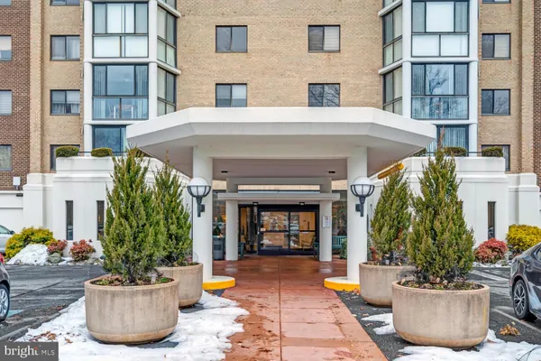 Property Slideshow image 2 of 41 | 15115 interlachen dr 3-425, Silver Spring, MD, 20906