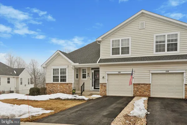 Property Slideshow image 2 of 24 | 129 haslan ln, Coatesville, PA, 19320