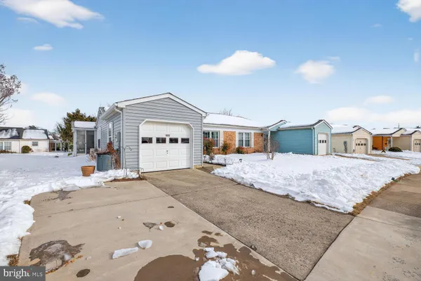 Property Slideshow image 2 of 23 | 5693 crabapple dr, Frederick, MD, 21703