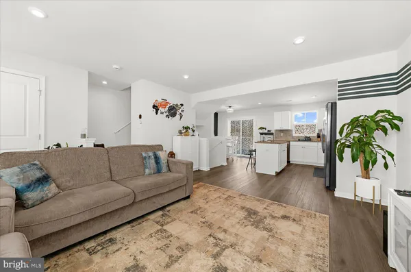 Property Slideshow image 2 of 25 | 39 wendowski st l, Beverly, NJ, 08010