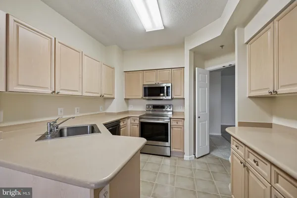 Property Slideshow image 3 of 69 | 3100 n leisure world blvd 812, Silver Spring, MD, 20906