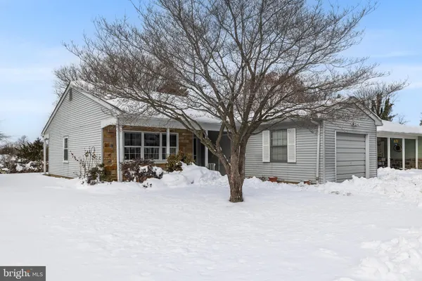 Property Slideshow image 2 of 21 | 43 kingston way, Southampton, NJ, 08088