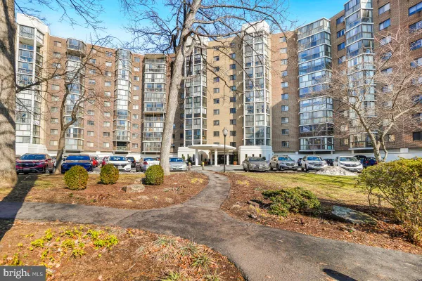 Property Slideshow image 3 of 47 | 15107 interlachen dr 2-716, Silver Spring, MD, 20906