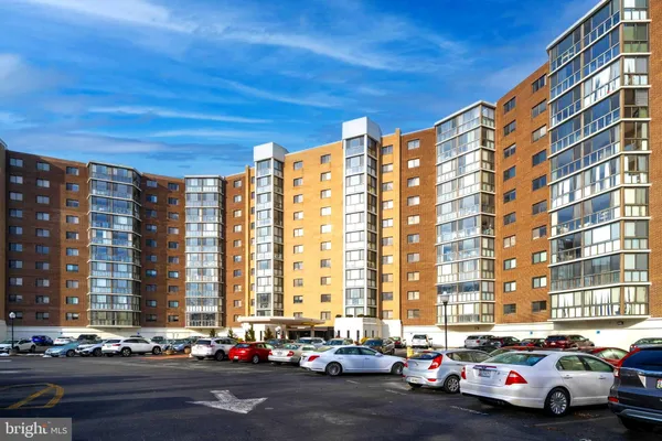 Property Slideshow image 2 of 50 | 15115 interlachen dr 3-621, Silver Spring, MD, 20906