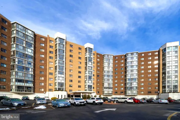 Property Slideshow image 3 of 50 | 15115 interlachen dr 3-621, Silver Spring, MD, 20906