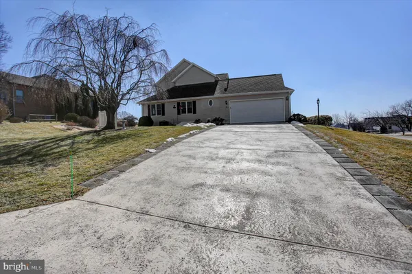 Property Slideshow image 3 of 59 | 7107 fairway dr, Fayetteville, PA, 17222