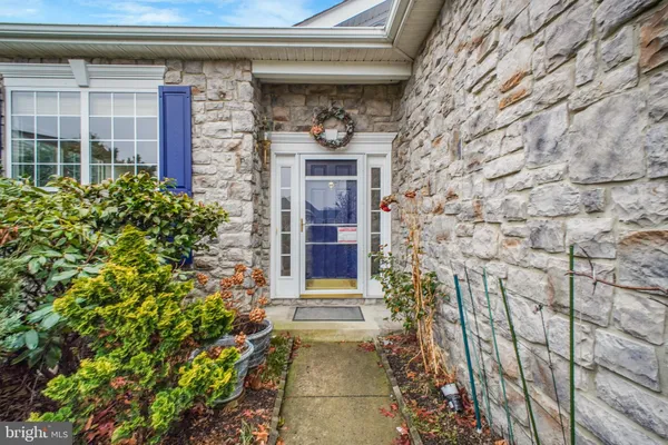 Property Slideshow image 3 of 46 | 3741 russett maple ct, Dumfries, VA, 22025