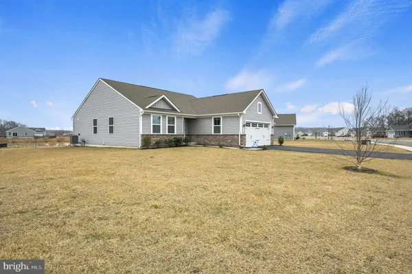 Property Slideshow image 3 of 29 | 302 alezach dr, Dover, DE, 19901