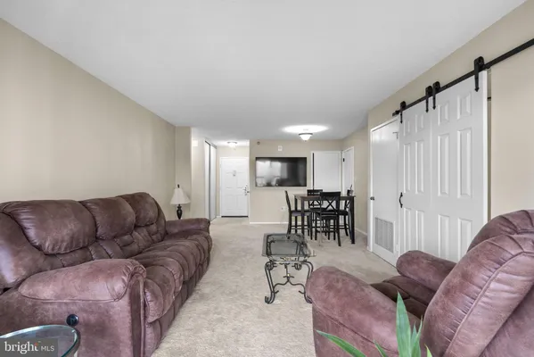 Property Slideshow image 2 of 17 | 15101 interlachen dr 1-705, Silver Spring, MD, 20906