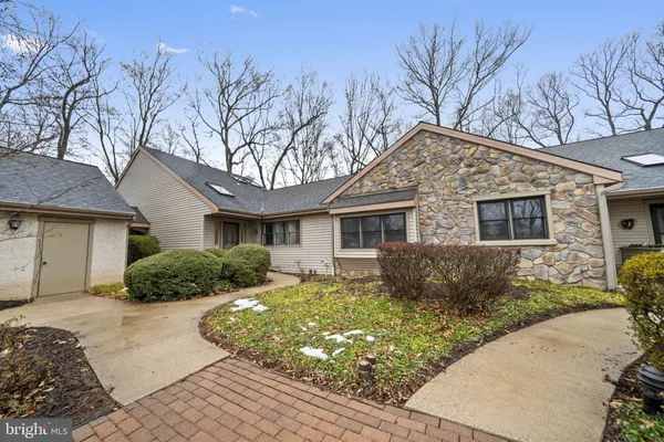 Property Slideshow image 2 of 34 | 621 glenwood ln, West Chester, PA, 19380