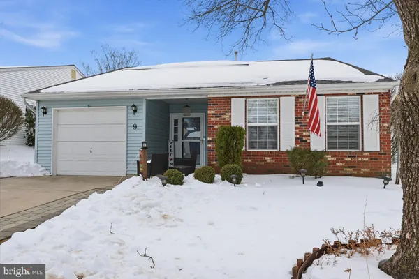 Property Slideshow image 3 of 35 | 9 deep hollow ln, Columbus, NJ, 08022