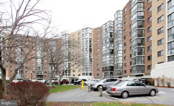 Property Slideshow image 2 of 30 | 15107 interlachen dr 2-621, Silver Spring, MD, 20906