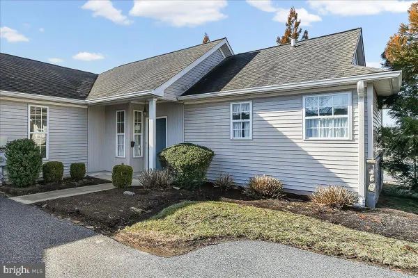 Property Slideshow image 2 of 25 | 191 e hunting horn ln, Glen Mills, PA, 19342