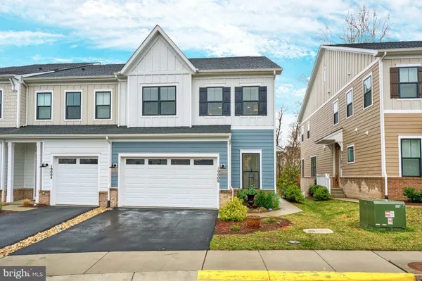 Property Slideshow image 2 of 48 | 19006 coral reef sq, Leesburg, VA, 20176