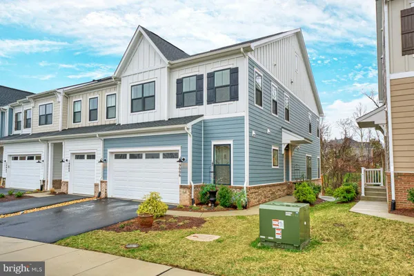 Property Slideshow image 3 of 48 | 19006 coral reef sq, Leesburg, VA, 20176