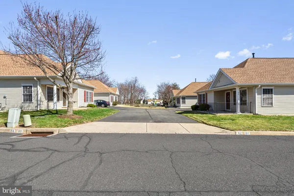 Property Slideshow image 2 of 27 | 80 avenrowe ct, Fairless Hills, PA, 19030