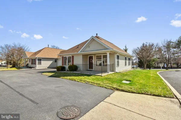 Property Slideshow image 3 of 27 | 80 avenrowe ct, Fairless Hills, PA, 19030