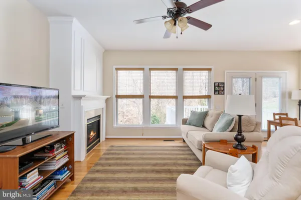 Property Slideshow image 2 of 68 | 6 dayton cir, Fredericksburg, VA, 22406