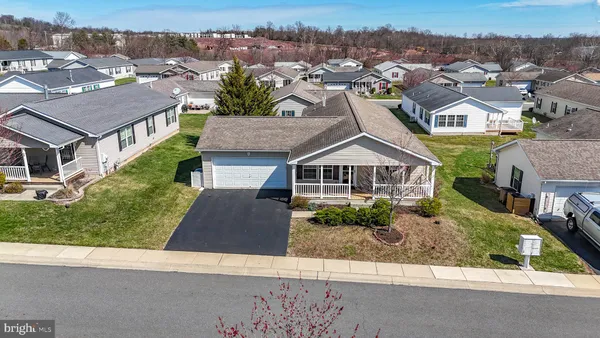 Property Slideshow image 2 of 52 | 25 middlemarch rd, Douglassville, PA, 19518