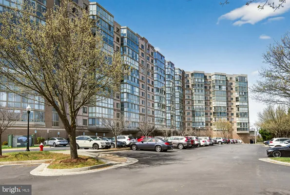 Property Slideshow image 3 of 71 | 19355 cypress ridge ter 1122, Leesburg, VA, 20176