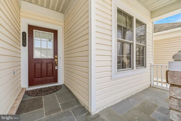 Property Slideshow image 2 of 44 | 8909 yellow daisy pl, Lorton, VA, 22079