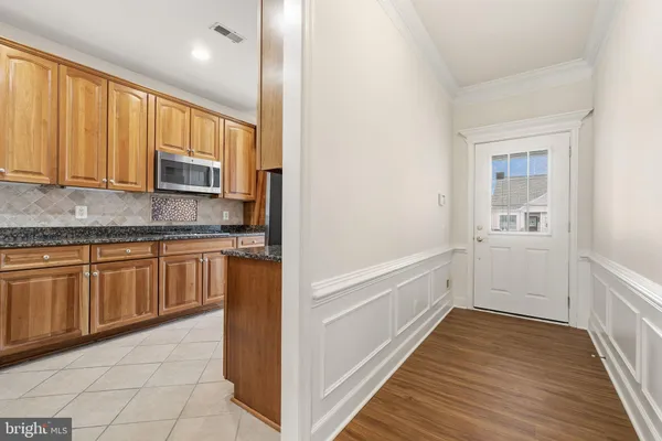 Property Slideshow image 3 of 44 | 8909 yellow daisy pl, Lorton, VA, 22079